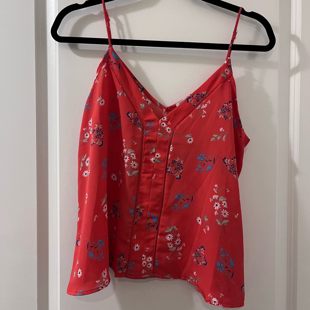 Sienna sky tank top . Size medium . Coral colored with floral print